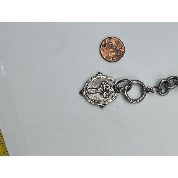 Susan Shaw Intaglio Cross Charm Chain Toggle Religious Faith Bracelet - Picture 11 of 12